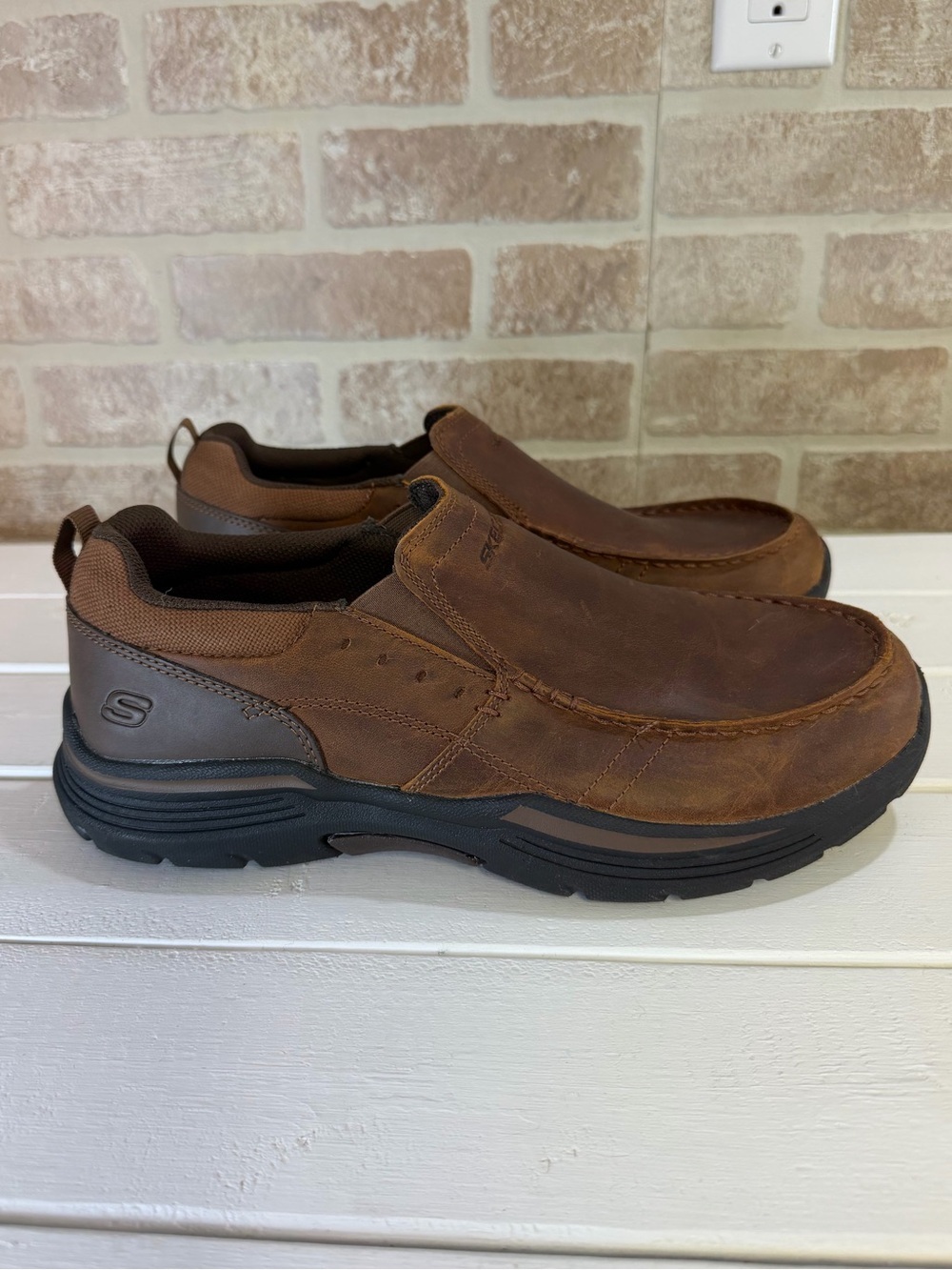 Skechers Relaxed Fit Seveno Leather Slip-On Loafers Men’s 10 4E Extra Wide Brown